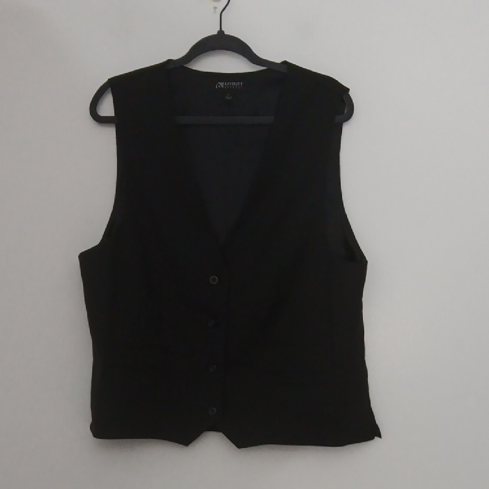 Affinity Apparel Sleeveless Vest Women's Size 18 Black Button Up V-Neck Preowned